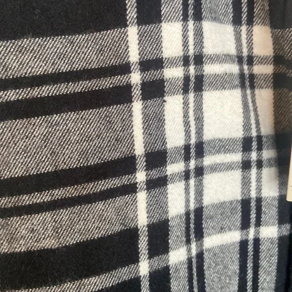 Universal Thread Black and White Plaid Shirt - Picture 6 of 8